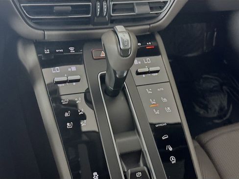 New 2026 Porsche Macan Turbo AWD/4WD image 17
