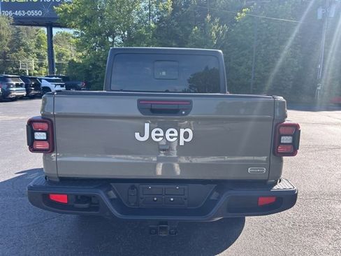 Used 2020 Jeep Gladiator Overland AWD/4WD image 4