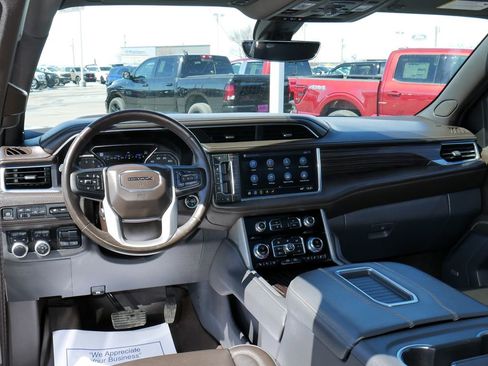 Used 2021 GMC Yukon Denali w/ Denali Premium Package AWD/4WD image 38
