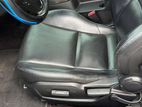 Used 2011 Hyundai Genesis 3.8 RWD image 21