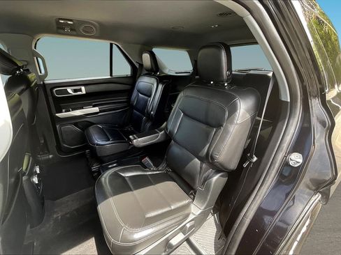 Used 2020 Ford Explorer XLT w/ Equipment Group 202A AWD/4WD image 21
