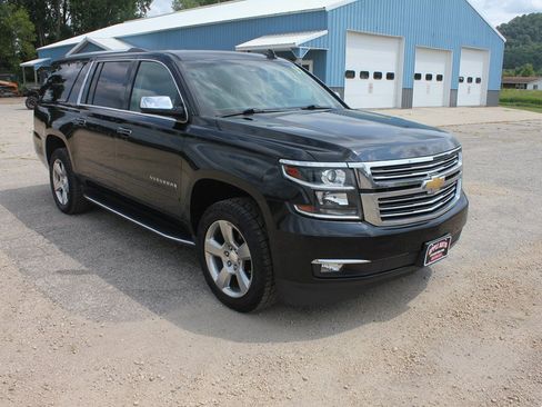 Used 2017 Chevrolet Suburban Premier AWD/4WD image 3