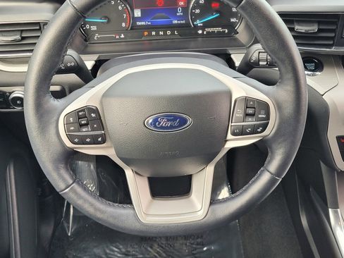Used 2023 Ford Explorer XLT w/ Equipment Group 202A image 12