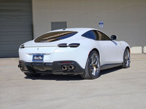Used 2022 Ferrari Roma image 9