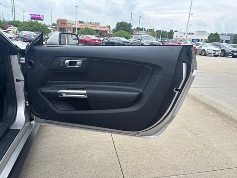 Used 2018 Ford Mustang Convertible w/ Equipment Group 101A RWD image 18