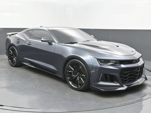 Used 2021 Chevrolet Camaro ZL1 w/ LPO, ZL1 Protection Package RWD image 8