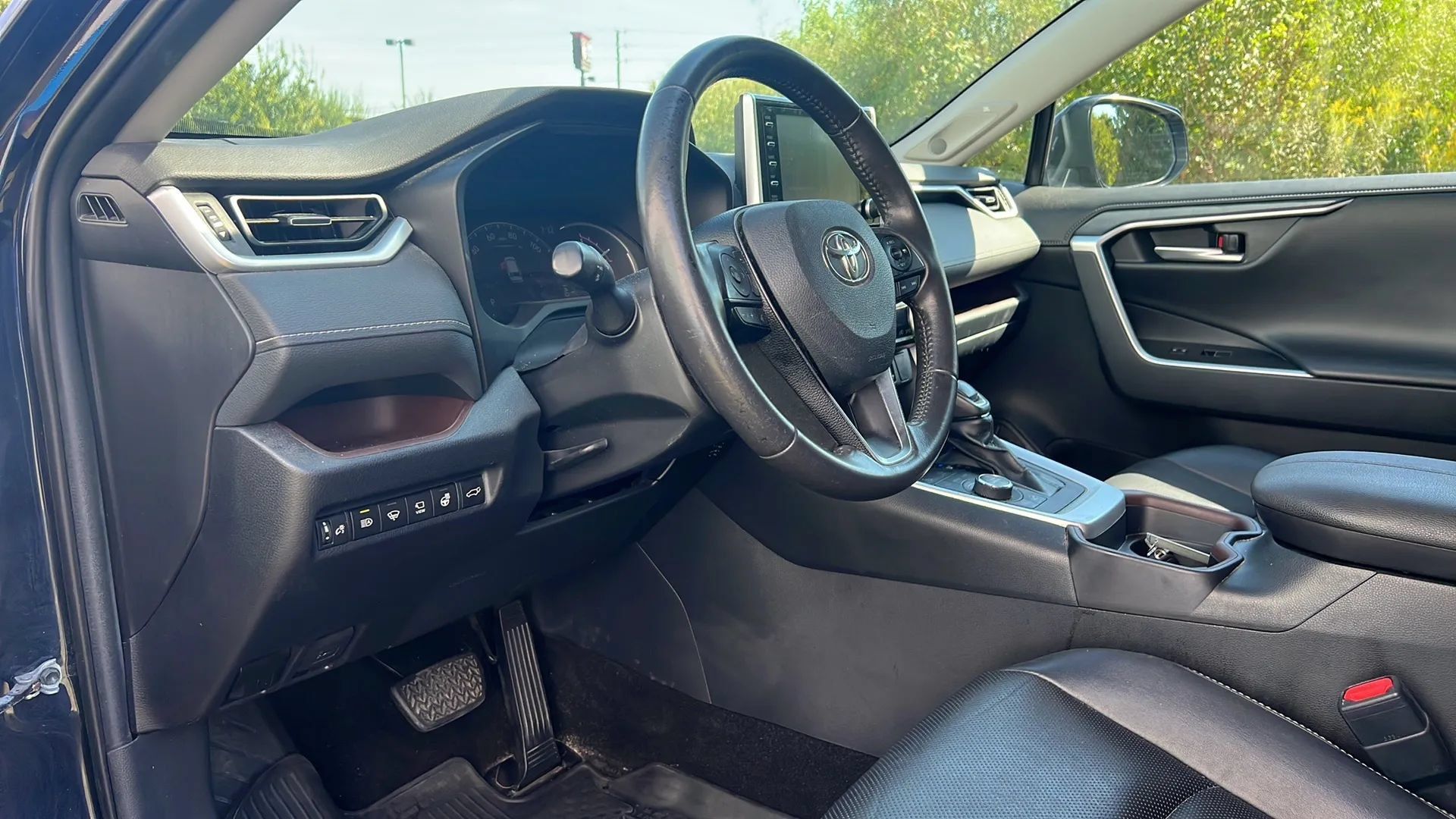 Used 2019 Toyota RAV4 Limited w/ Advanced Technology Package AWD/4WD image 10
