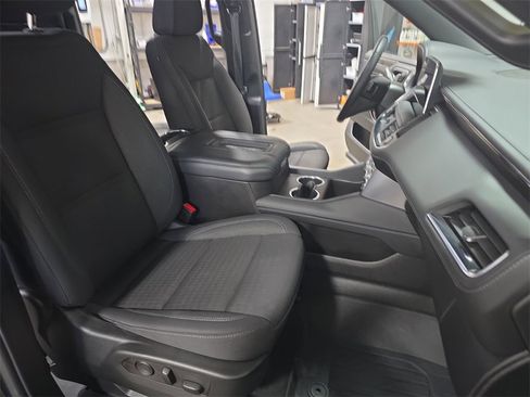 Used 2024 GMC Yukon XL SLE w/ Gmc Pro Safety Plus Package image 10