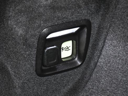Used 2024 Chevrolet Corvette Stingray Premium Conv w/ Z51 Performance Package RWD image 64
