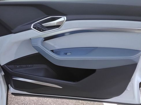 Used 2023 Audi e-tron Prestige w/ Prestige Package image 26