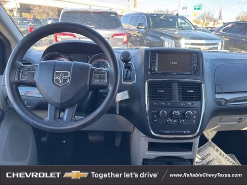 Used 2018 Dodge Grand Caravan SE w/ UConnect Hands-Free Group image 13