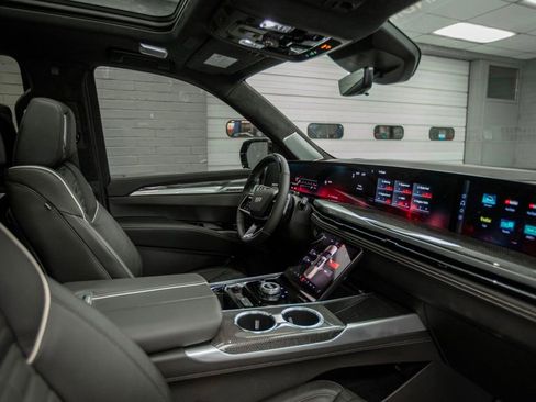 Used 2025 Cadillac Escalade V image 20