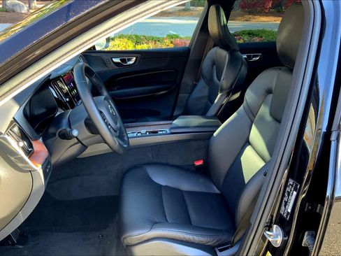 Used 2023 Volvo XC60 T8 Plus w/ Climate Package image 8