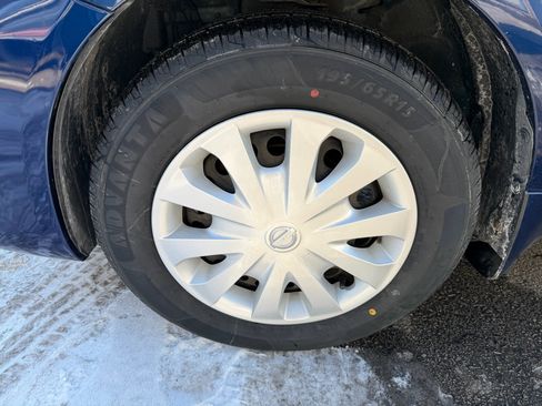 Used 2019 Nissan Versa SV image 9