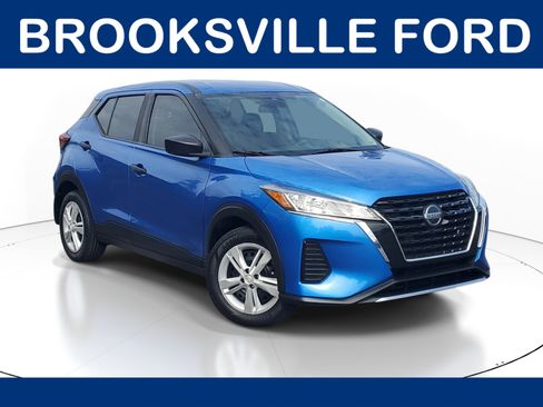 Used 2021 Nissan Kicks S image 1