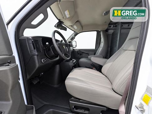 Used 2025 Chevrolet Express 2500 RWD image 10
