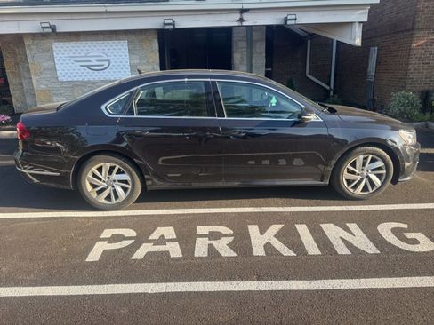 Used 2018 Volkswagen Passat 2.0T SE FWD image 7