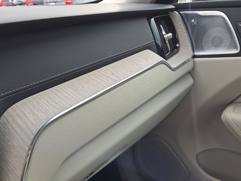 Used 2021 Volvo XC60 T8 Inscription w/ Advanced Package image 24