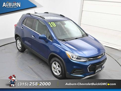 Used 2019 Chevrolet Trax LT w/ LT Convenience Package AWD/4WD image 27