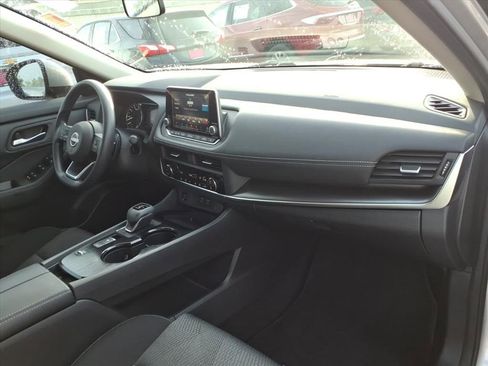 Used 2024 Nissan Rogue SV FWD image 16