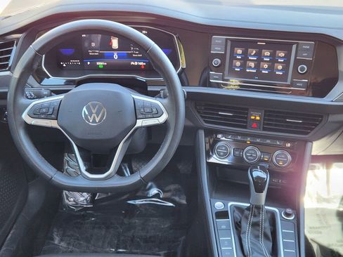 Used 2024 Volkswagen Jetta SE image 28