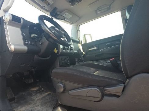 Used 2014 Toyota FJ Cruiser 4WD w/ Convenience Package image 8