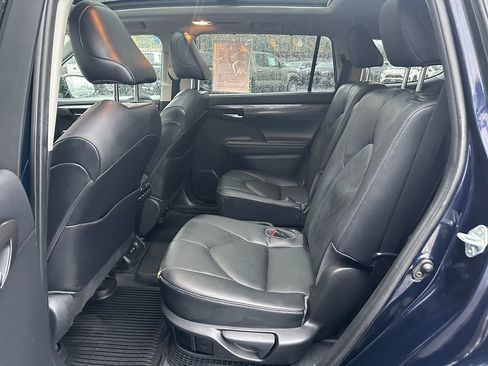 Used 2021 Toyota Highlander Platinum image 14