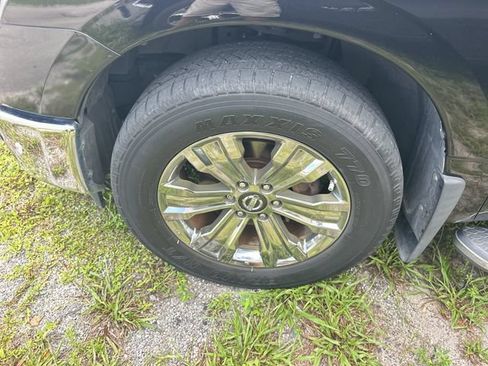 Used 2018 Nissan Titan SL w/ Chrome Package RWD image 4