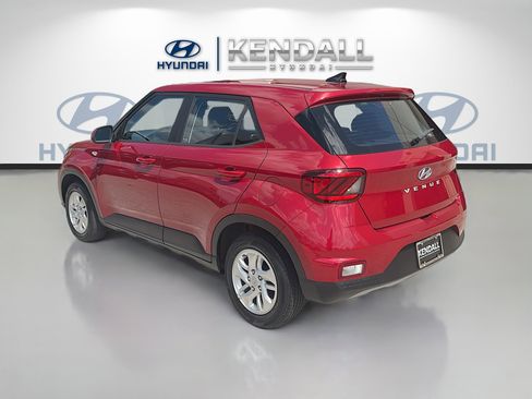 Used 2022 Hyundai Venue SE image 4