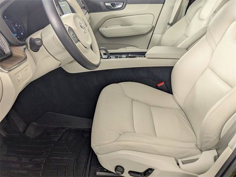 Used 2022 Volvo XC60 B5 Momentum image 14