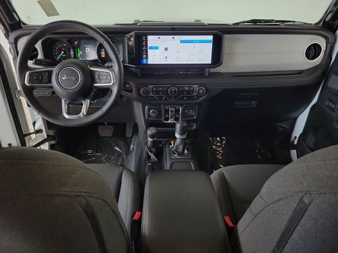 Used 2024 Jeep Wrangler Unlimited Sahara image 22