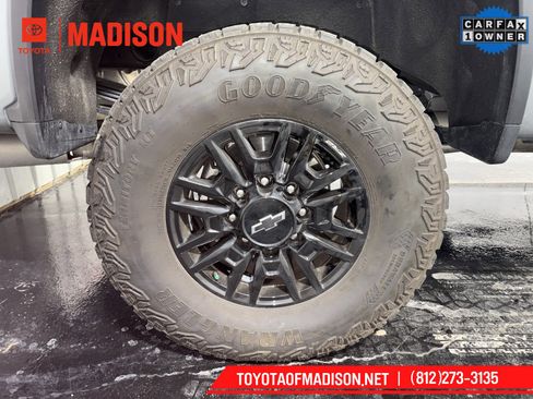 Used 2025 Chevrolet Silverado 2500 ZR2 w/ Technology Package image 8