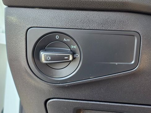 Used 2023 Volkswagen Tiguan SE image 42