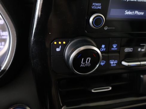 Used 2022 Toyota Highlander Bronze Edition FWD image 7