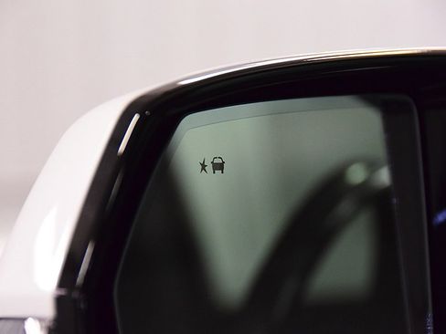 Used 2021 GMC Yukon SLT w/ SLT Premium Package image 13