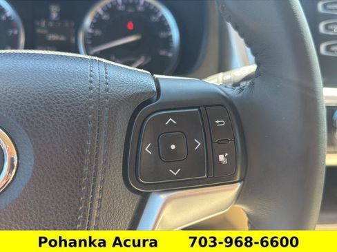 Used 2016 Toyota Highlander XLE AWD/4WD image 13