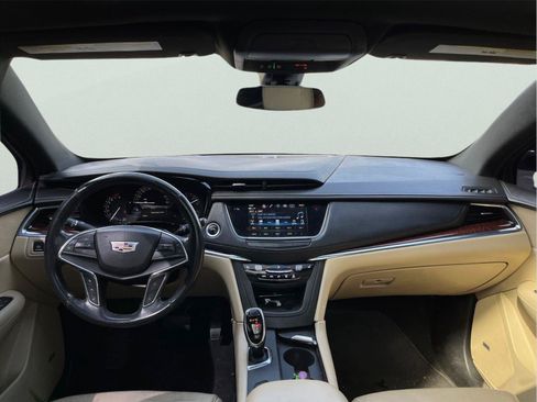 Used 2018 Cadillac XT5 Luxury w/ Driver Awareness Package FWD image 5