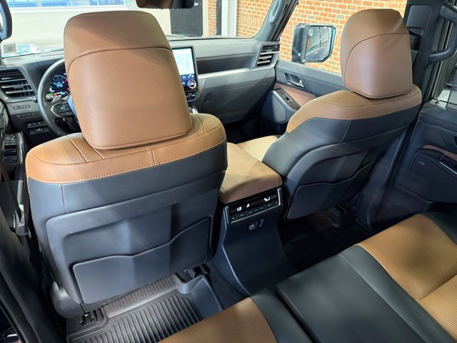 Used 2024 Lexus GX 550 w/ Accessory Package (Z1) AWD/4WD image 30