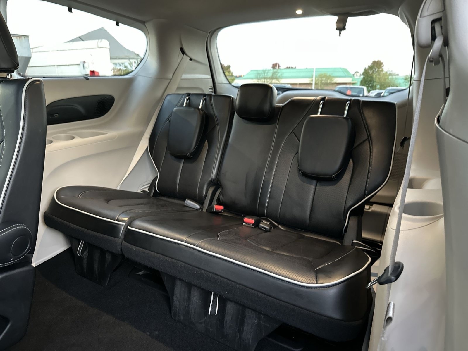 Used 2024 Chrysler Pacifica Limited FWD image 27