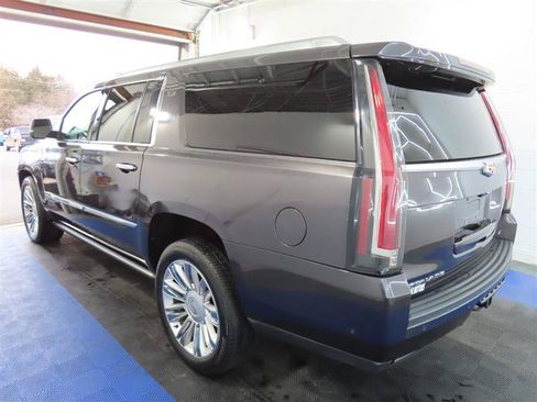 Used 2018 Cadillac Escalade ESV Platinum AWD/4WD image 10