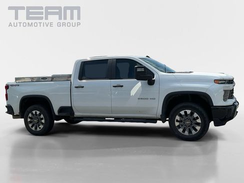 Used 2024 Chevrolet Silverado 2500 Custom w/ Custom Value Package AWD/4WD image 8