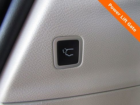 Used 2023 Chrysler Pacifica Touring-L image 20