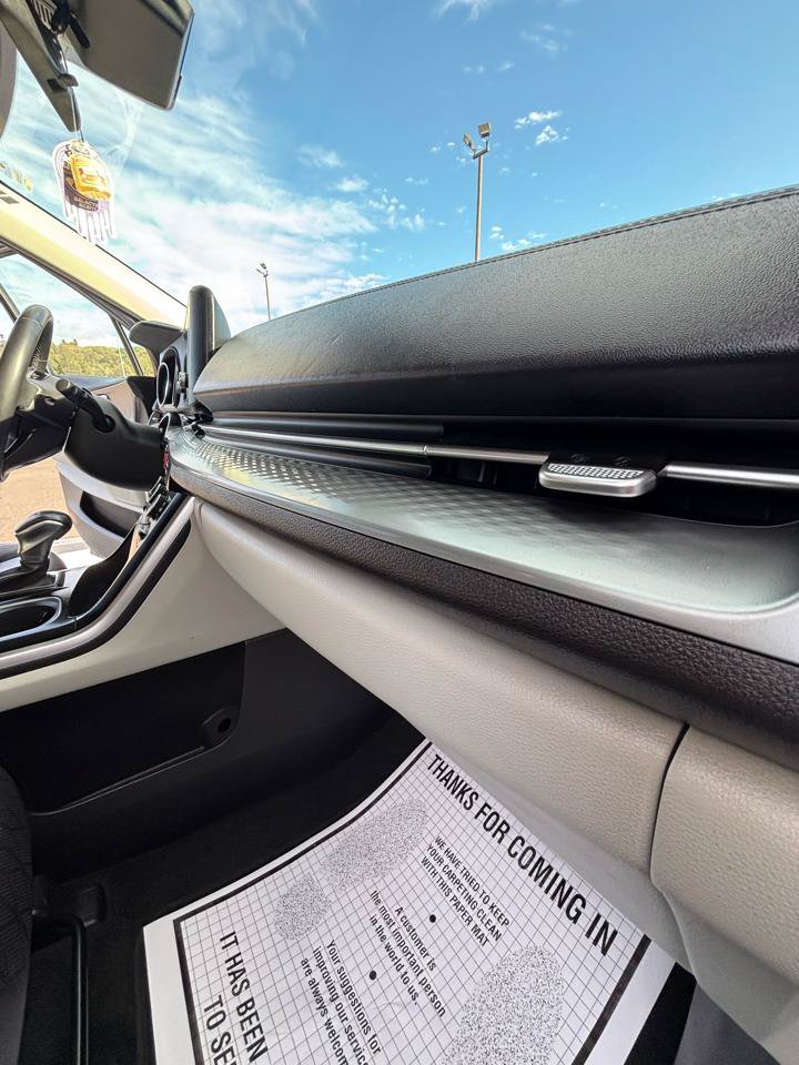 Used 2023 Kia Carnival LX FWD image 31
