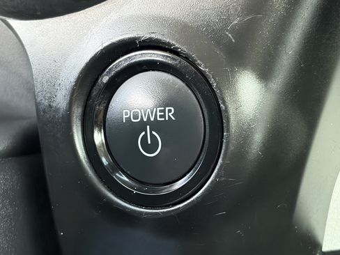 Certified 2025 Toyota Sienna LE FWD image 25