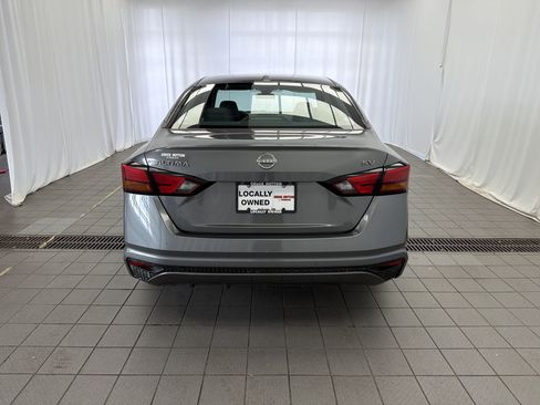Used 2024 Nissan Altima 2.5 SV FWD image 5