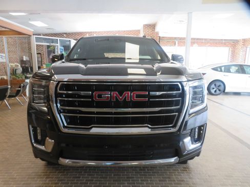 Used 2021 GMC Yukon XL SLT RWD image 2
