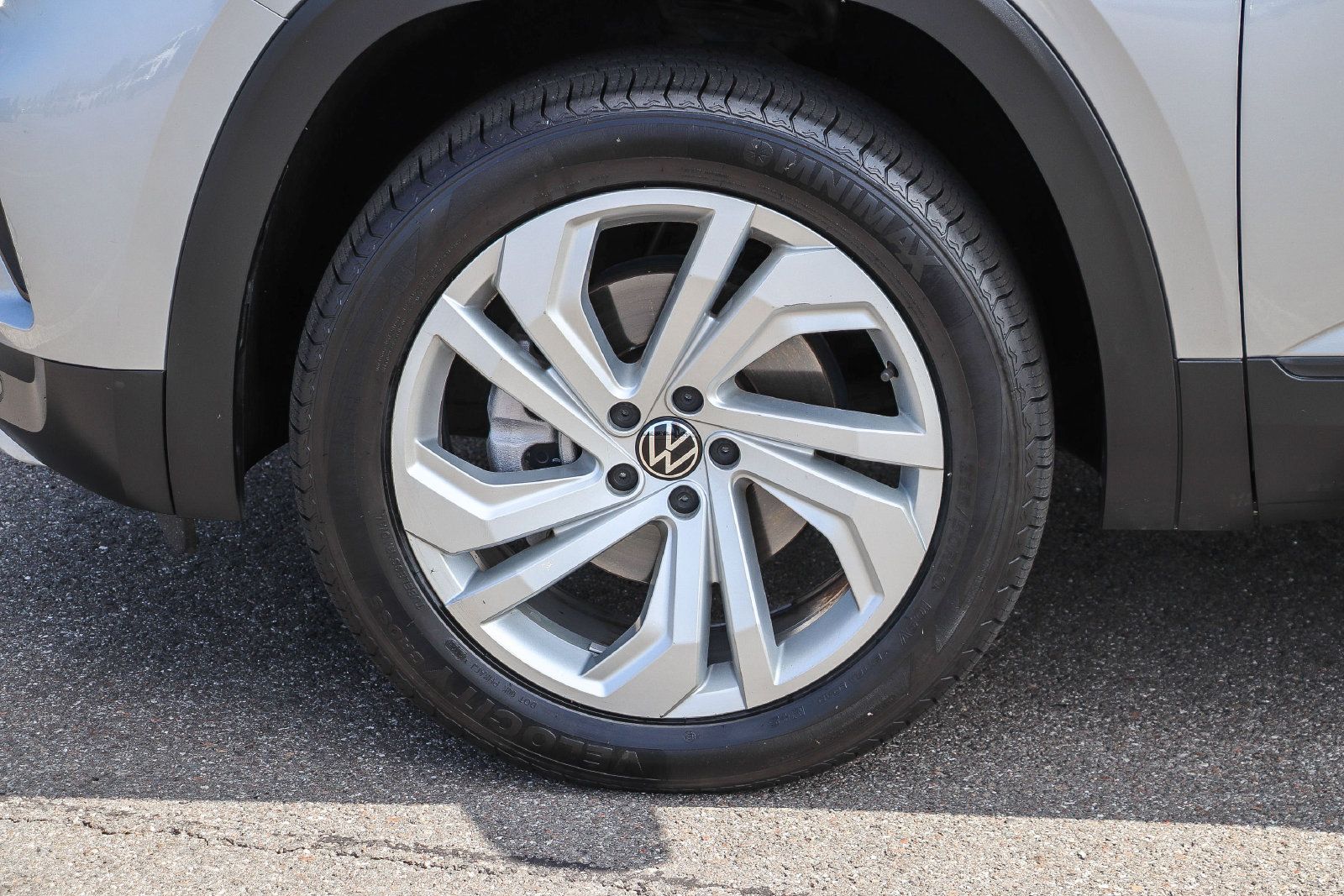 Used 2023 Volkswagen Atlas Cross Sport SE w/ Black Wheel Package FWD image 11
