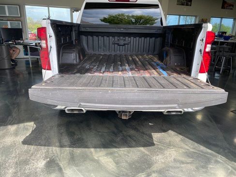 Used 2022 Chevrolet Silverado 1500 LT AWD/4WD image 16