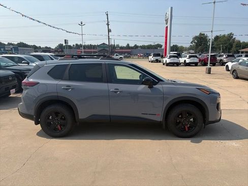 Used 2025 Nissan Rogue SV AWD/4WD image 7