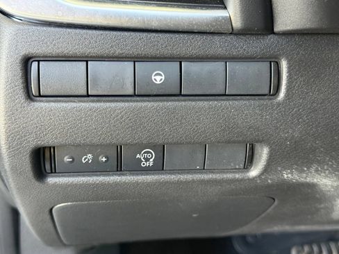 Used 2023 Nissan Rogue SV AWD/4WD image 38